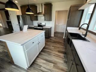The opal (28483f) interior and kitchen home features