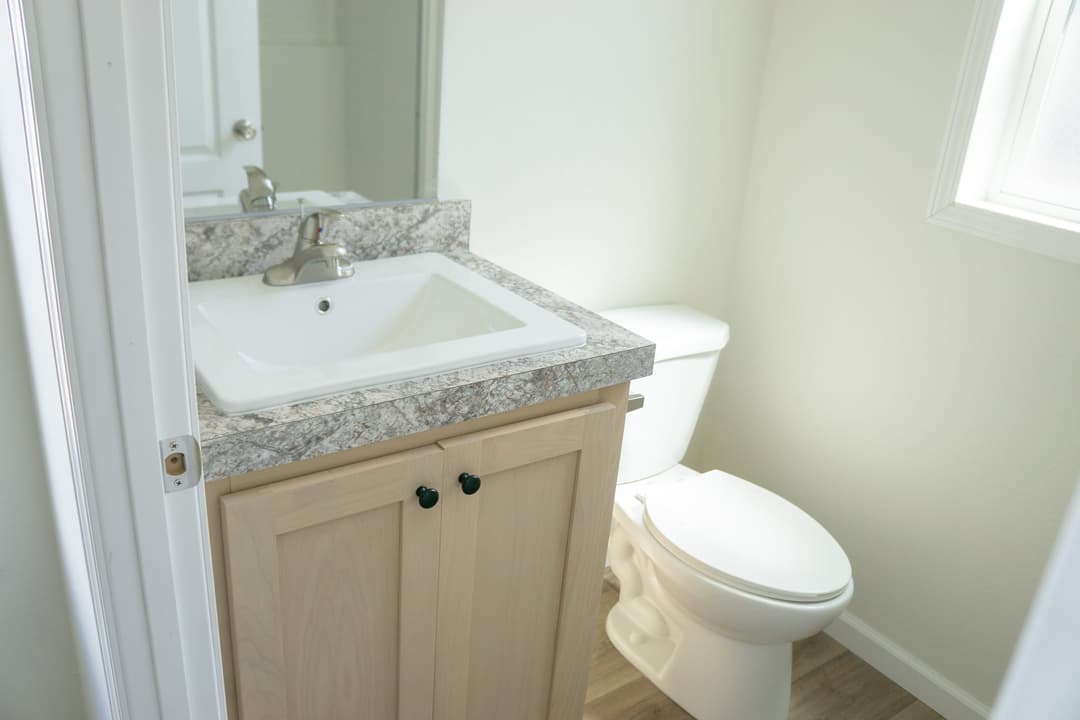 Pure 14663m interior and bathroom home features