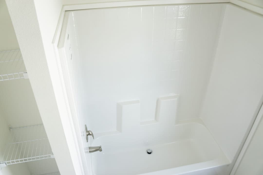 Pure 14663m interior and bathroom home features