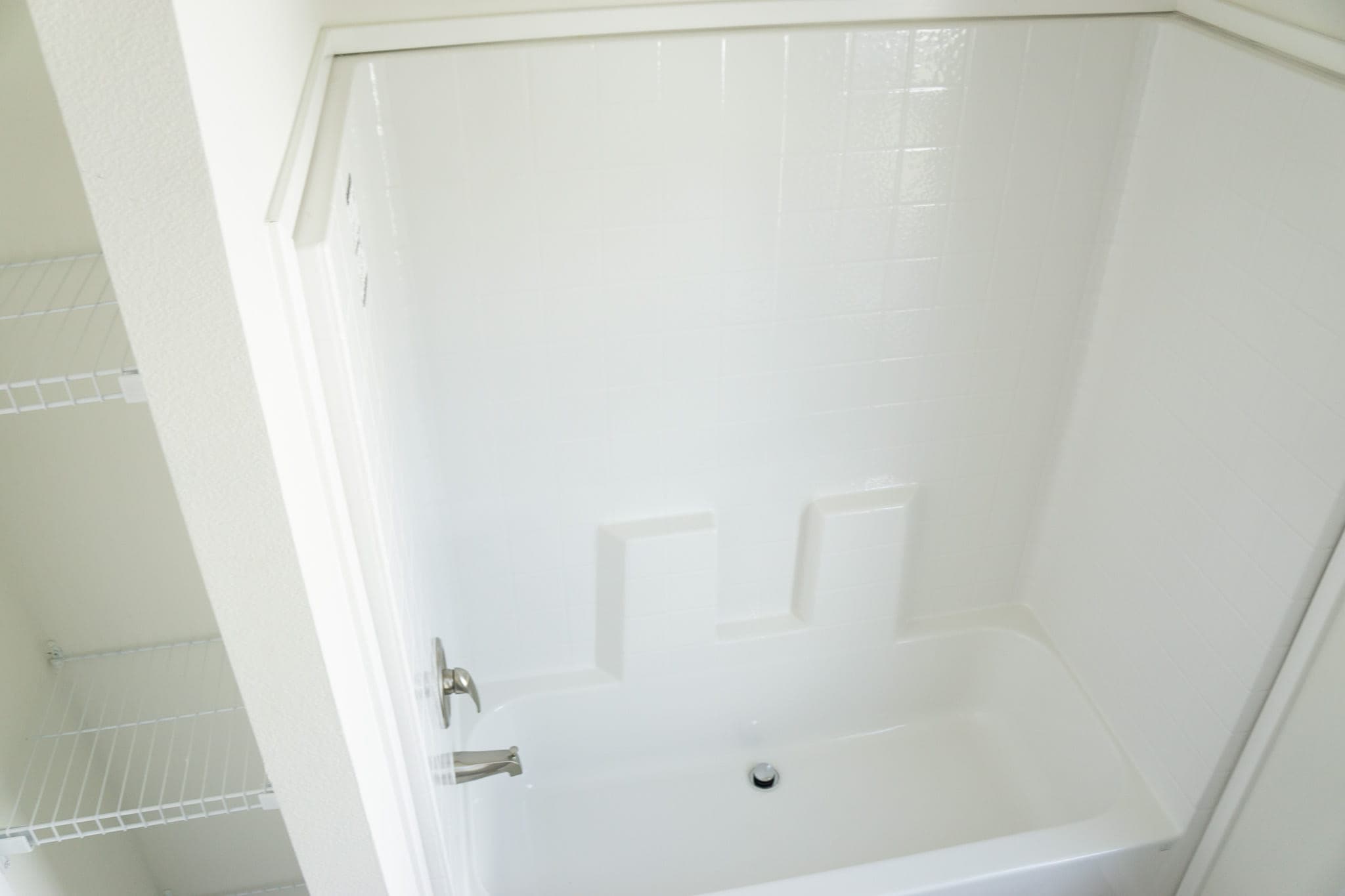 Pure 14663m interior and bathroom home features