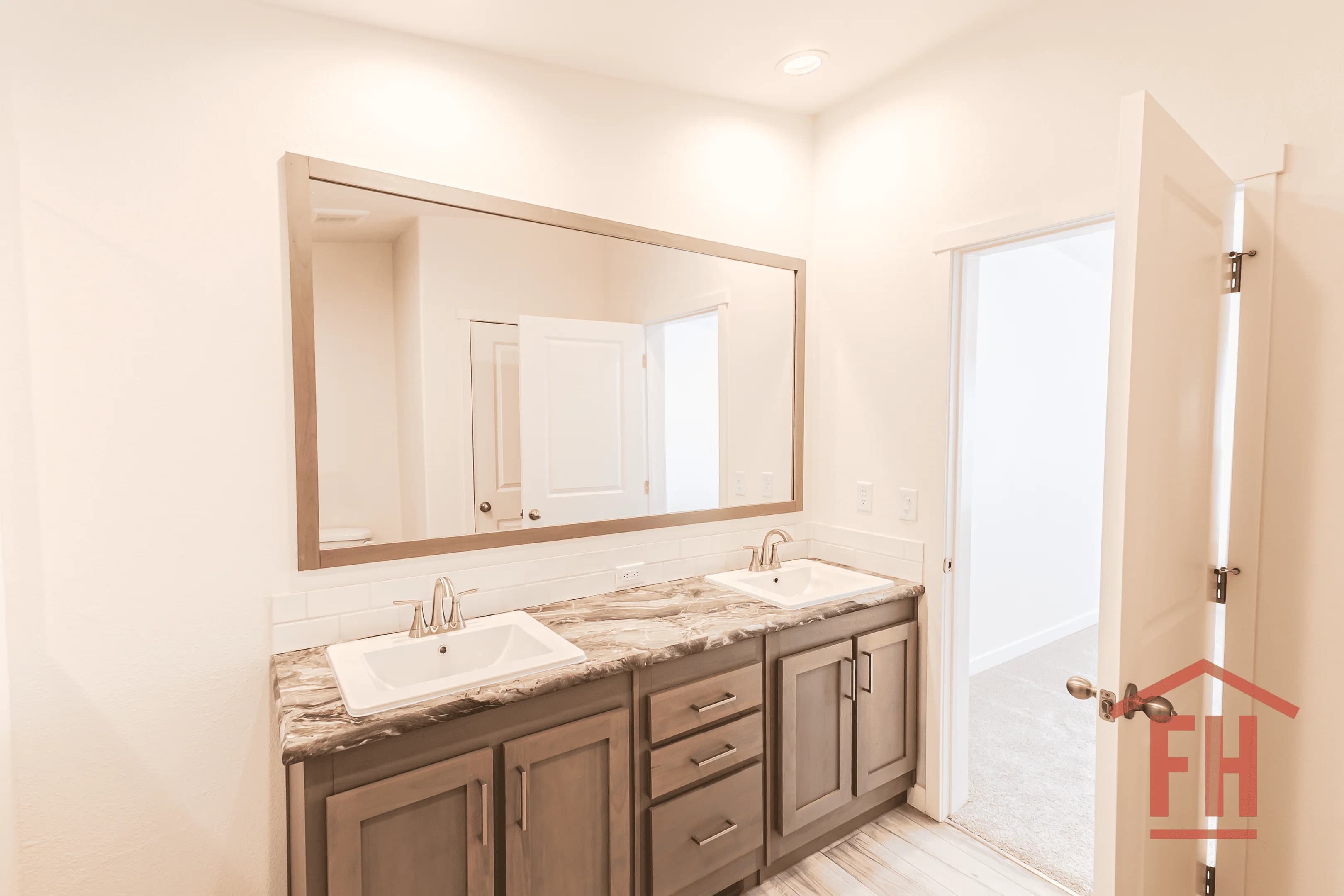 Columbia river multi-section 2017 bathroom home features