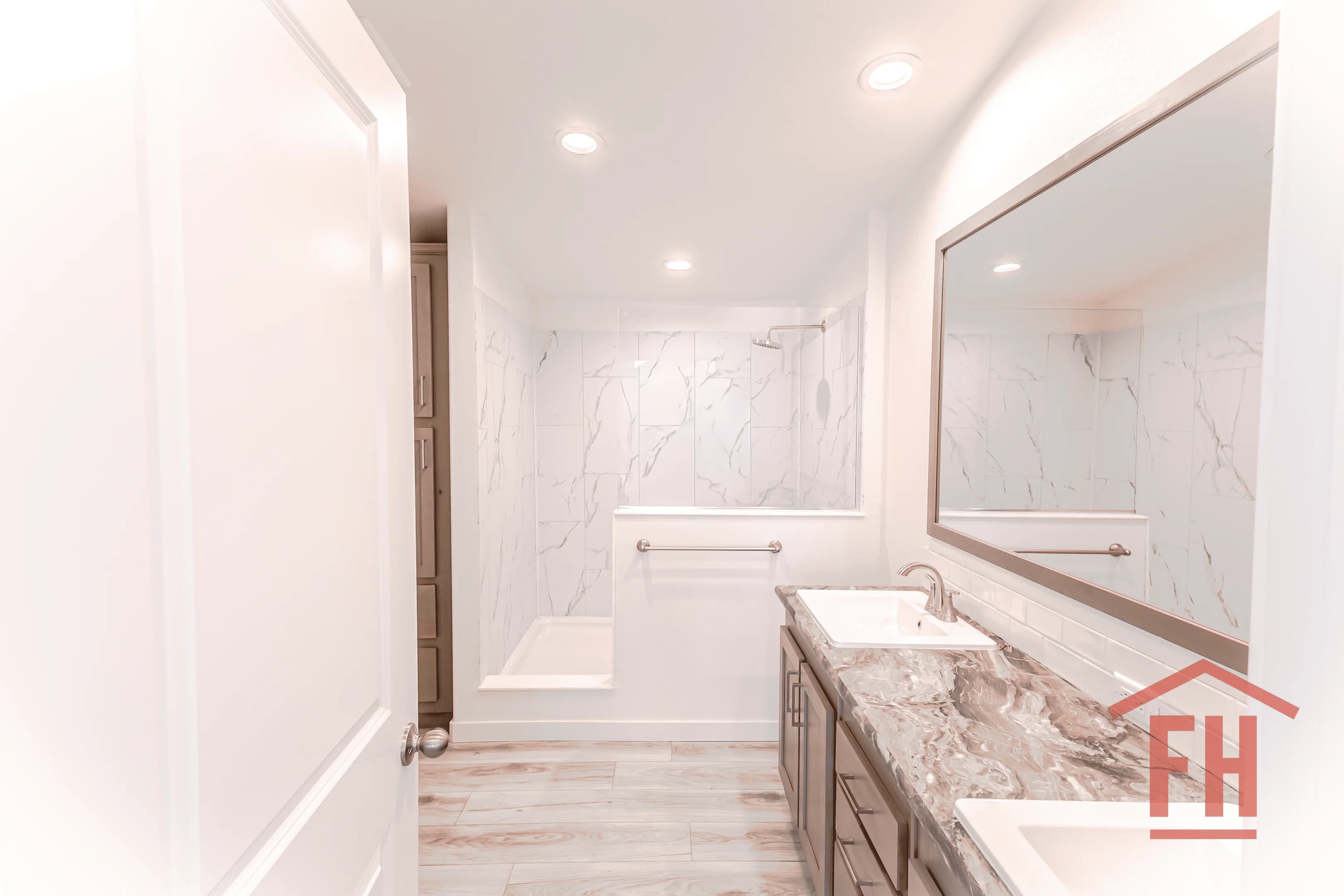 Columbia river multi-section 2017 bathroom home features