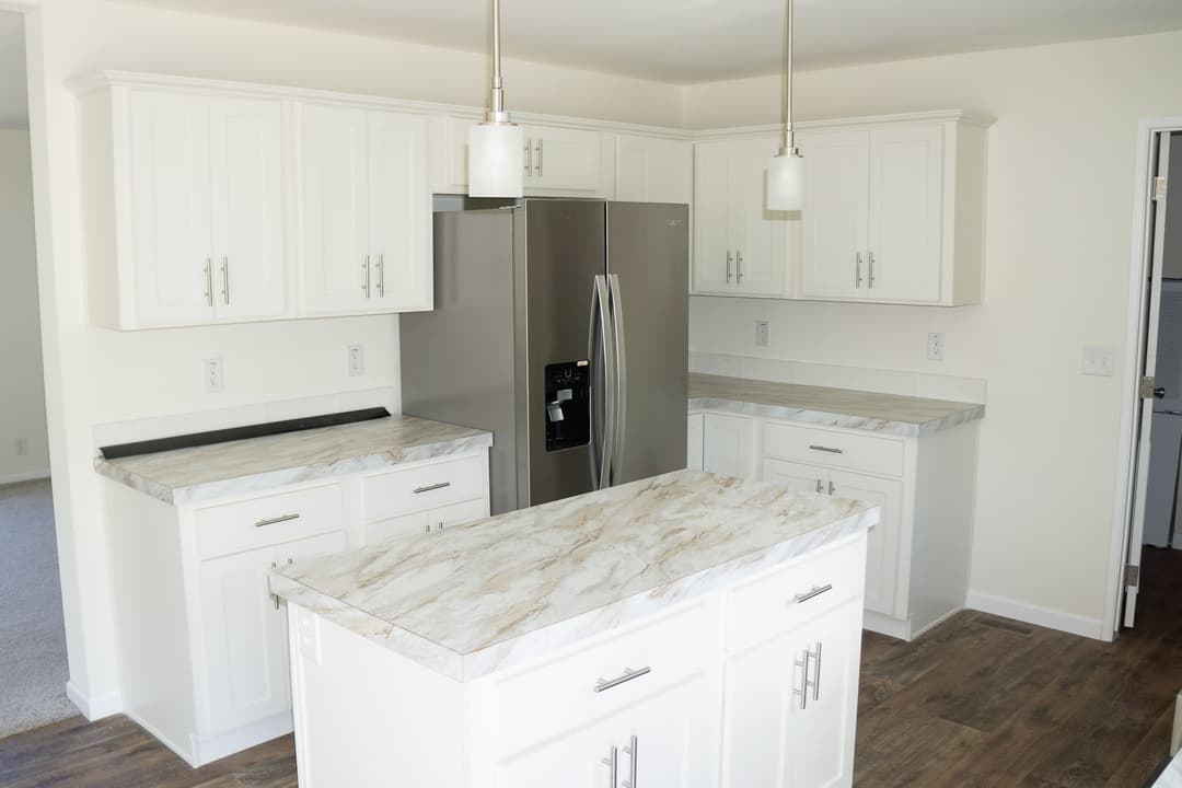 Eagle 28664s interior and kitchen home features