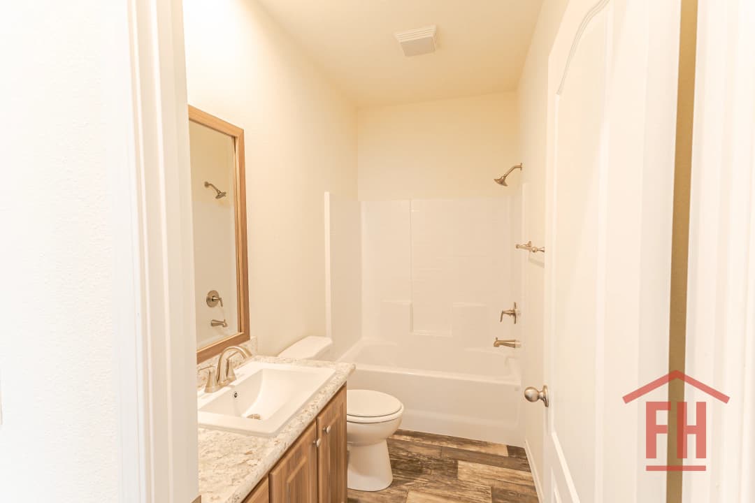 Drm481f interior and bathroom home features