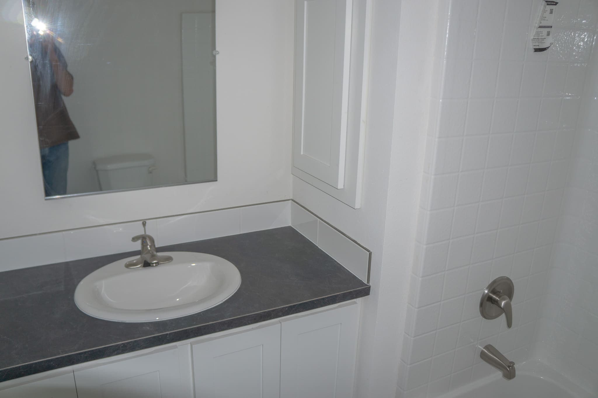 Ridgewood j423 interior and bathroom home features