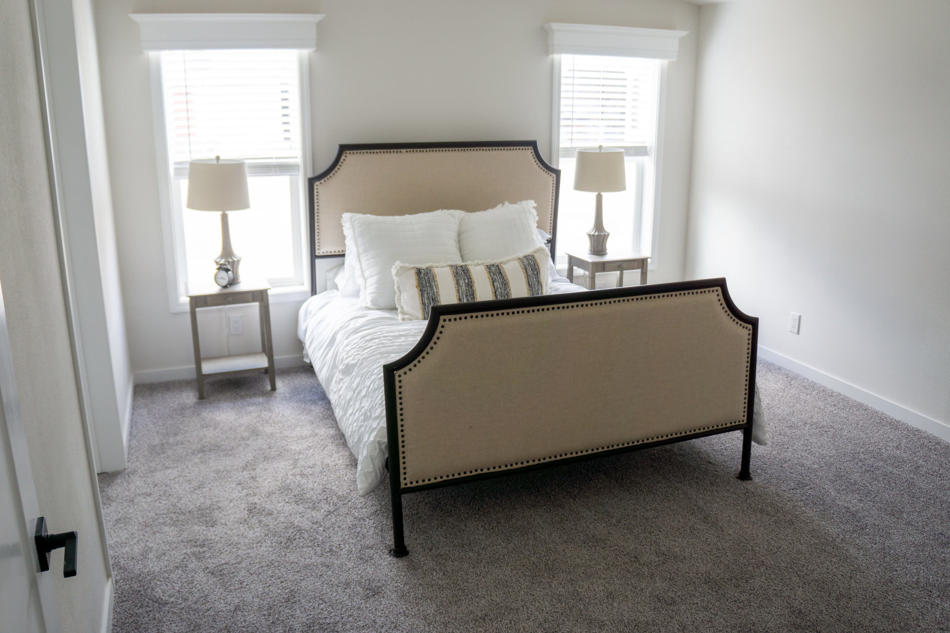 Hillcrest g865 interior and bedroom home features