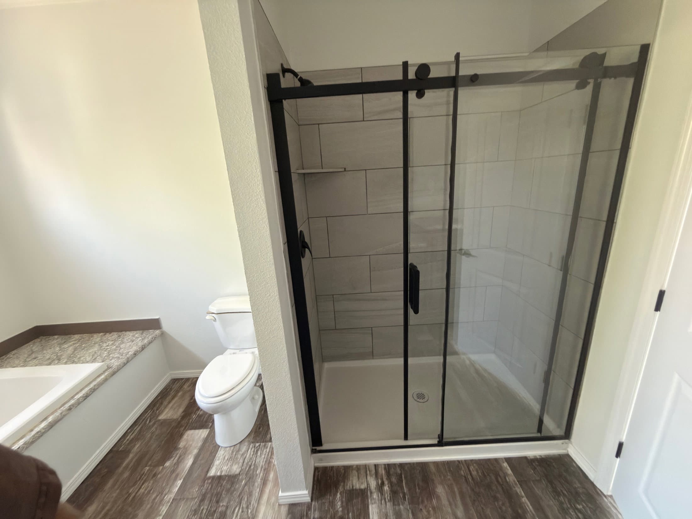 Hidden valley hv4663m interior and bathroom home features