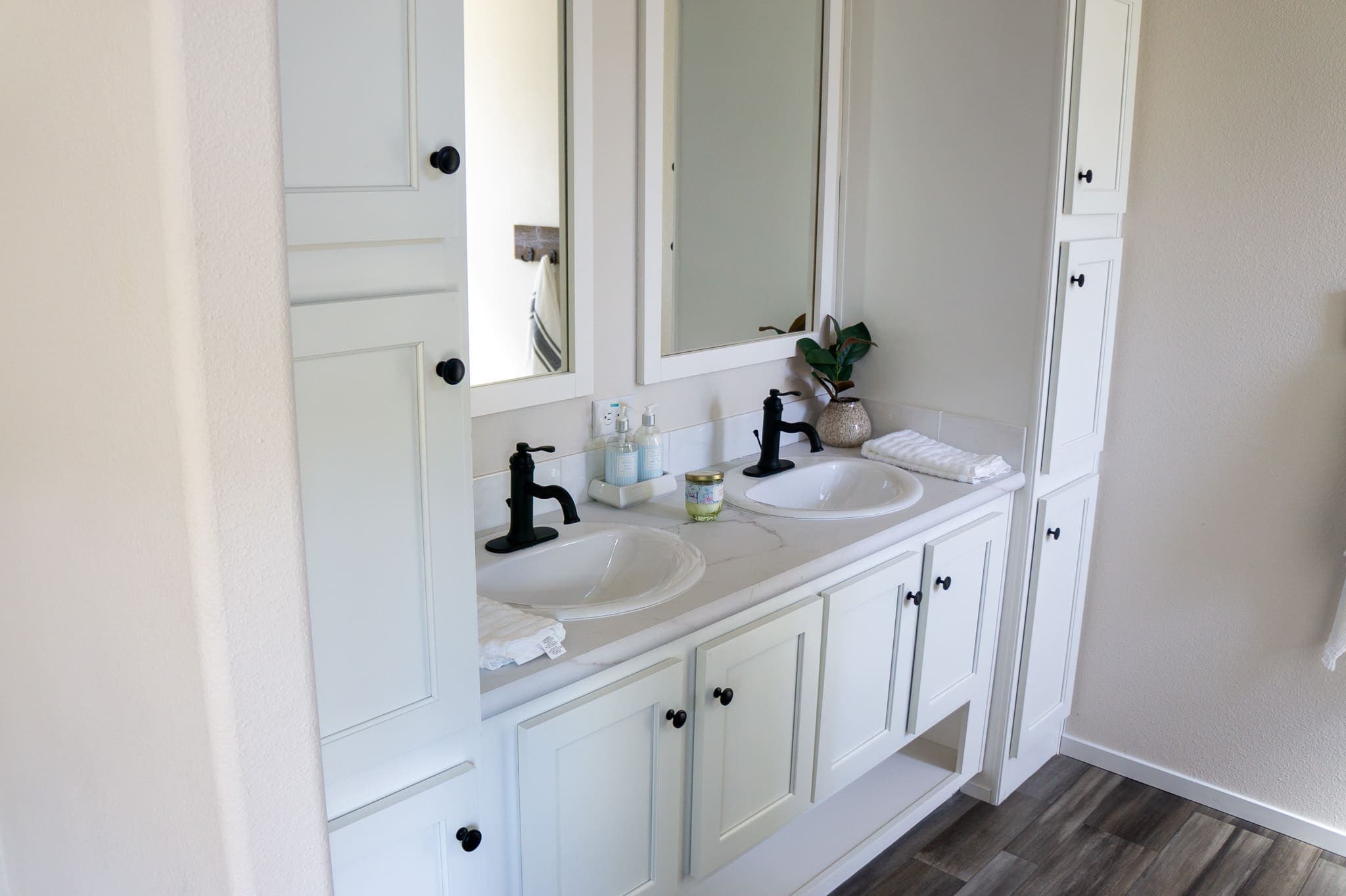 The opal (28483f) interior and bathroom home features