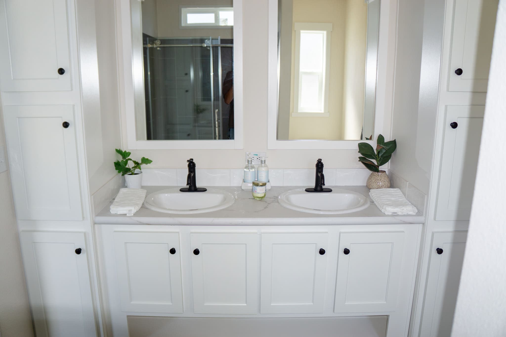 The opal (28483f) interior and bathroom home features